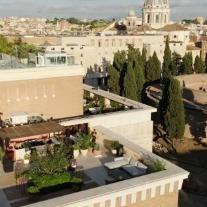 Cristiana Capotondi Instagram - Un’esperienza indimenticabile al Bulgari Bar del nuovo Bulgari Hotel di Roma. Un aperitivo sulla terrazza nel cuore di Roma che mi ha lasciata incantata. @bulgarihotels @bugari #bulgarihotelroma #adv