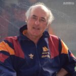 Cristiana Capotondi Instagram – Carletto, l’allenatore padre. L’allenatore che non ha paura dei talenti puri, che li esalta, che se li porta in prima squadra a giocare coi grandi affinché possano diventare grandi anche loro. 

L’allenatore maglia che ha tifato una sola squadra per tutta la sua vita e quando non l’allenava non la tifava solo quando ci giocava contro.

L’allenatore verace, spontaneo, sanguigno, sul campo a sporcarsi i pantaloncini, in panchina in tuta, sempre.

L’allenatore che oggi non potrebbe esserci più.

Caro Carlo, ti porti via un pezzo di quel calcio che… e un pezzo dei ricordi di tantissimi di noi che t’hanno amato tremendamente vedendoti correre lungo il campo per guidare i tuoi giocatori.

Grazie per Francesco Mister nostro ma soprattutto grazie per Roby Baggio ❤️

Che la terra ti sia lieve Sor Carle’
Roma ti abbraccia ❤️