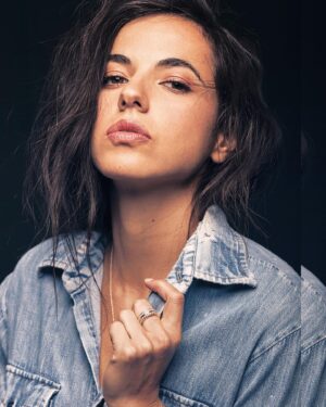 Cristina Rodlo Instagram - This post is only an excuse to remind you that NO ONE GETS OUT ALIVE is on Netflix! 🤪🙆🏽‍♀️👻🧟‍♀️
Este post es solo un excusa para recordarles que NADIE SALE CON VIDA, está en Netflix!!! 
Pic by @daniel 
@contodonetflix @netflixfilm 
#netflix #noonegetsoutalive #nadiesaleconvida #film #topten