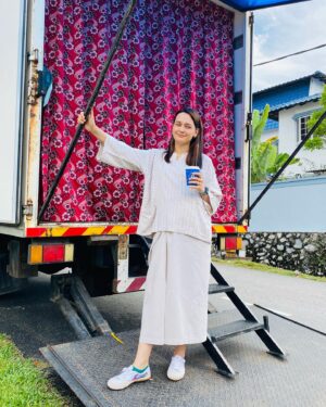 Cristina Suzanne Instagram - At work!

📸 @sleepy_odie_ 

#babahfilm