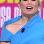Cristina Boscá Instagram - ✨ 🆕Nueva gala de #LosVecinosDeLaCasaDeAlLado con nominaciones a la cara y expulsión definitiva de uno de los habitantes del trastero. Además, el terremoto Miriam Saavedra no ha dejado títere con cabeza en sus primeros días 💥 🪟 ▶️Disfruta ya de #VecinosGala12 con @cristinabosca al completo, en #mitelePLUS ➕ #vecindario #reality #contenidosexclusivos #gala #programas #cristinabosca #mediasetespaña