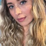 Cristina Boscá Instagram - ¡Vaya semana! Éxito en @40andaya y @los40spain con los resultados del EGM… 🥹 No puedo ser más feliz ni sentir más orgullo por el equipo que tengo! 🤩 Sesión de fotos, promo y ensayos para este nuevo proyecto ilusionante y emocionante que está renovando en mí sensaciones que echaba de menos. “Los vecinos de la casa de al lado” en Mi tele plus! Que llega ya el lunes a las 21! Un proyecto que me está llevando a conocer a profesionales admirables de los que intento aprender cada segundo que paso con ellos! Pero lo más importante, que me están dando un apoyo brutal. No puede ser mejor la experiencia que estoy viviendo en este nuevo reto! Y ya estoy mejor del estómago! 😅🦠🥳🥳🥳