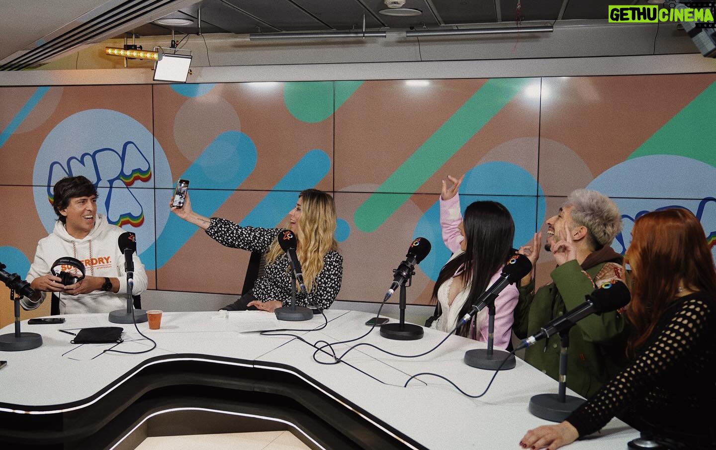 Cristina Boscá Instagram - Que sea la primera de muchas visitas a @40andaya ❤️❤️❤️ Gracias a @naiara.ot2023 @paul.ot2023 y @ruslana.ot2023 por ofrecernos vuestra primera entrevista en un programa! 📸 Fotógrafo TOP @danphto 👏🙌 Gracias a todo el equipo de @40andaya y de @los40spain !!! @elgallodelos40 @crisregatero @kikebelmonte @claudiakohso @erika_lennas @marisa_perez_76 @alezmiller @vanylos40 @charliejimenezfm @toni.sanchez_ @vicentargudo #Sele @sergiofigueirasgomez @adrianoamoreno @raquel_lorenzo_ @paulawatd @lourdessluque … por hacer posible que salga todo tan bien! 💪🙌 #ot #ot2023 #los40