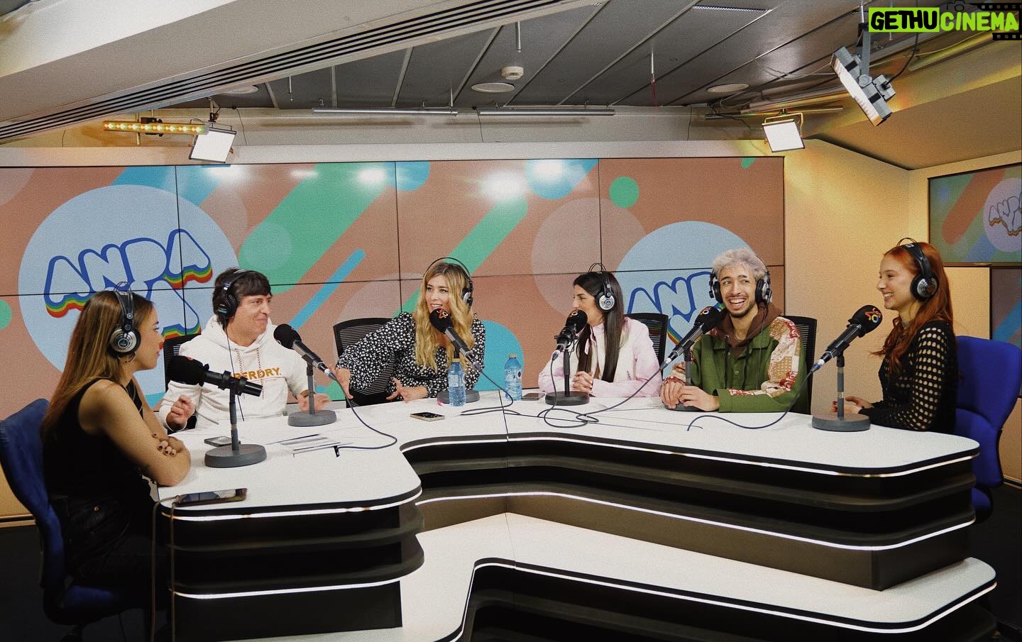 Cristina Boscá Instagram - Que sea la primera de muchas visitas a @40andaya ❤️❤️❤️ Gracias a @naiara.ot2023 @paul.ot2023 y @ruslana.ot2023 por ofrecernos vuestra primera entrevista en un programa! 📸 Fotógrafo TOP @danphto 👏🙌 Gracias a todo el equipo de @40andaya y de @los40spain !!! @elgallodelos40 @crisregatero @kikebelmonte @claudiakohso @erika_lennas @marisa_perez_76 @alezmiller @vanylos40 @charliejimenezfm @toni.sanchez_ @vicentargudo #Sele @sergiofigueirasgomez @adrianoamoreno @raquel_lorenzo_ @paulawatd @lourdessluque … por hacer posible que salga todo tan bien! 💪🙌 #ot #ot2023 #los40