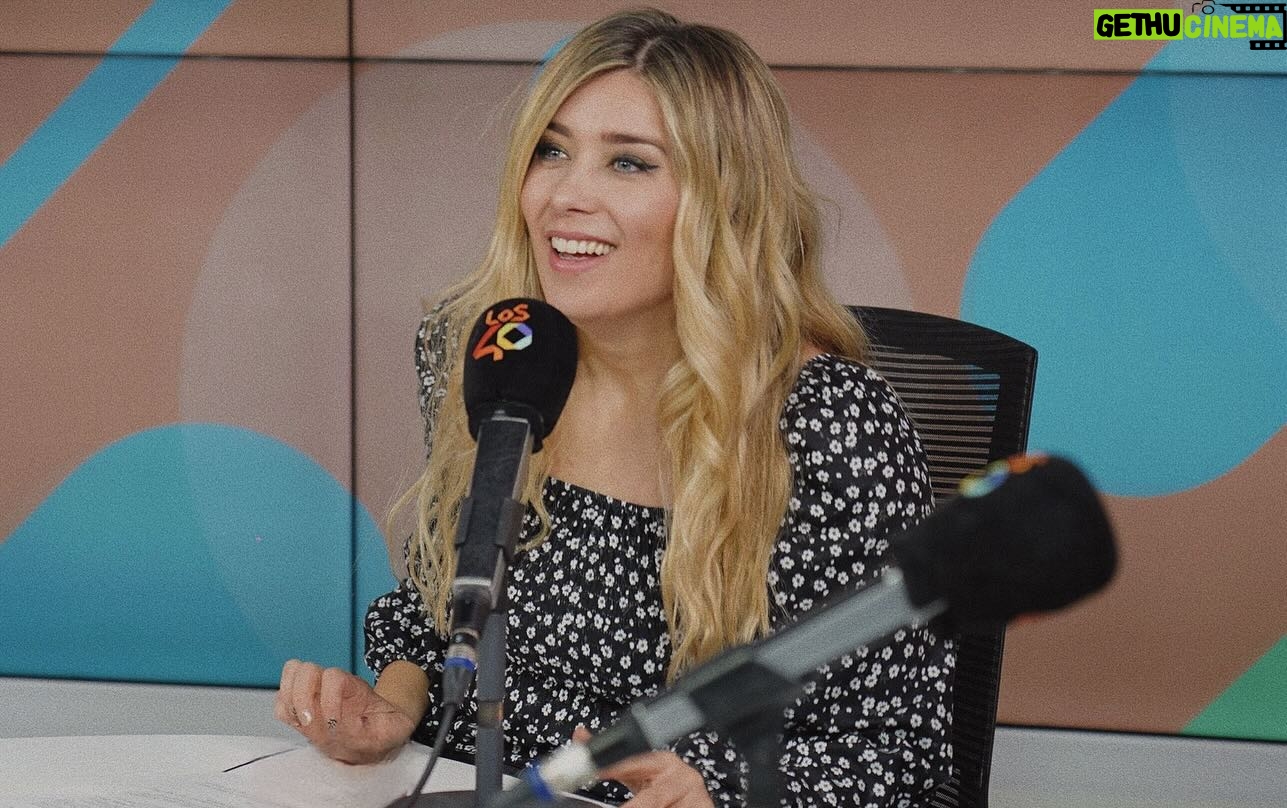 Cristina Boscá Instagram - Que sea la primera de muchas visitas a @40andaya ❤️❤️❤️ Gracias a @naiara.ot2023 @paul.ot2023 y @ruslana.ot2023 por ofrecernos vuestra primera entrevista en un programa! 📸 Fotógrafo TOP @danphto 👏🙌 Gracias a todo el equipo de @40andaya y de @los40spain !!! @elgallodelos40 @crisregatero @kikebelmonte @claudiakohso @erika_lennas @marisa_perez_76 @alezmiller @vanylos40 @charliejimenezfm @toni.sanchez_ @vicentargudo #Sele @sergiofigueirasgomez @adrianoamoreno @raquel_lorenzo_ @paulawatd @lourdessluque … por hacer posible que salga todo tan bien! 💪🙌 #ot #ot2023 #los40