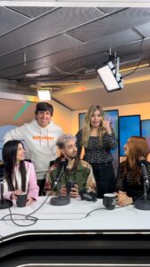 Cristina Boscá Instagram - Hoy en @40andaya hemos jugado con los chicos de OT a… 🤭 💒 CASAR 🍆🍑 TRIKI TRIKI 💅🏼 COMPIS DE PISO (Prometemos que TODO ha sido fruto de la casualidad jeje 👀😂) #andaya #los40 #ot #ot2023