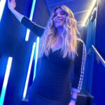 Cristina Boscá Instagram - Pues ya estoy! Primer carrusel de este #LOS40PrimaveraPop 🤗🤗🤗🤗 Emoción máxima! Seguidnos en nuestro canal de YouTube de @los40spain y @divinity_es Maquillaje @lastlooksoficial @saigucosmetics Vestido @adidas_es Botas @exeshoes_spain Gracias @mayte1969 🤩 📷 @karinherrero 💙