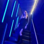 Cristina Boscá Instagram - Pues ya estoy! Primer carrusel de este #LOS40PrimaveraPop 🤗🤗🤗🤗 Emoción máxima! Seguidnos en nuestro canal de YouTube de @los40spain y @divinity_es Maquillaje @lastlooksoficial @saigucosmetics Vestido @adidas_es Botas @exeshoes_spain Gracias @mayte1969 🤩 📷 @karinherrero 💙