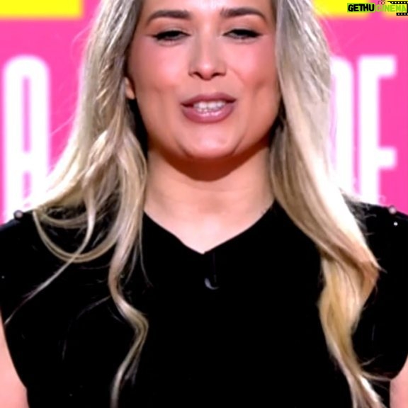 Cristina Boscá Instagram - 🏠Os traemos una gala en la que la fuerza mental y física serán necesarias para conseguir la inmunidad. Además, las primeras 48 horas de convivencia en #LosVecinosDeLaCasaDeAlLado dejan críticas, miraditas, puñaladas por la espalda y muchos roces 💥 ▶️ Disfruta de #VecinosGala2 con @cristinabosca en mitele PLUS #mitelePLUS 📺➕ #reality #cristinabosca #programas #contenidosexclusivos #mediasetespaña