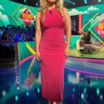 Cristina Boscá Instagram - Arrancamos a las 21 @vecinosmitele en @miteleonline @maria27makeup @lauraglenzo_artist Sandalias @exeshoes_spain @mayte1969 @pepa.carmona