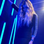 Cristina Boscá Instagram - Pues ya estoy! Primer carrusel de este #LOS40PrimaveraPop 🤗🤗🤗🤗 Emoción máxima! Seguidnos en nuestro canal de YouTube de @los40spain y @divinity_es Maquillaje @lastlooksoficial @saigucosmetics Vestido @adidas_es Botas @exeshoes_spain Gracias @mayte1969 🤩 📷 @karinherrero 💙