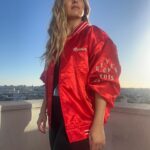 Cristina Boscá Instagram - ¡Vaya semana! Éxito en @40andaya y @los40spain con los resultados del EGM… 🥹 No puedo ser más feliz ni sentir más orgullo por el equipo que tengo! 🤩 Sesión de fotos, promo y ensayos para este nuevo proyecto ilusionante y emocionante que está renovando en mí sensaciones que echaba de menos. “Los vecinos de la casa de al lado” en Mi tele plus! Que llega ya el lunes a las 21! Un proyecto que me está llevando a conocer a profesionales admirables de los que intento aprender cada segundo que paso con ellos! Pero lo más importante, que me están dando un apoyo brutal. No puede ser mejor la experiencia que estoy viviendo en este nuevo reto! Y ya estoy mejor del estómago! 😅🦠🥳🥳🥳