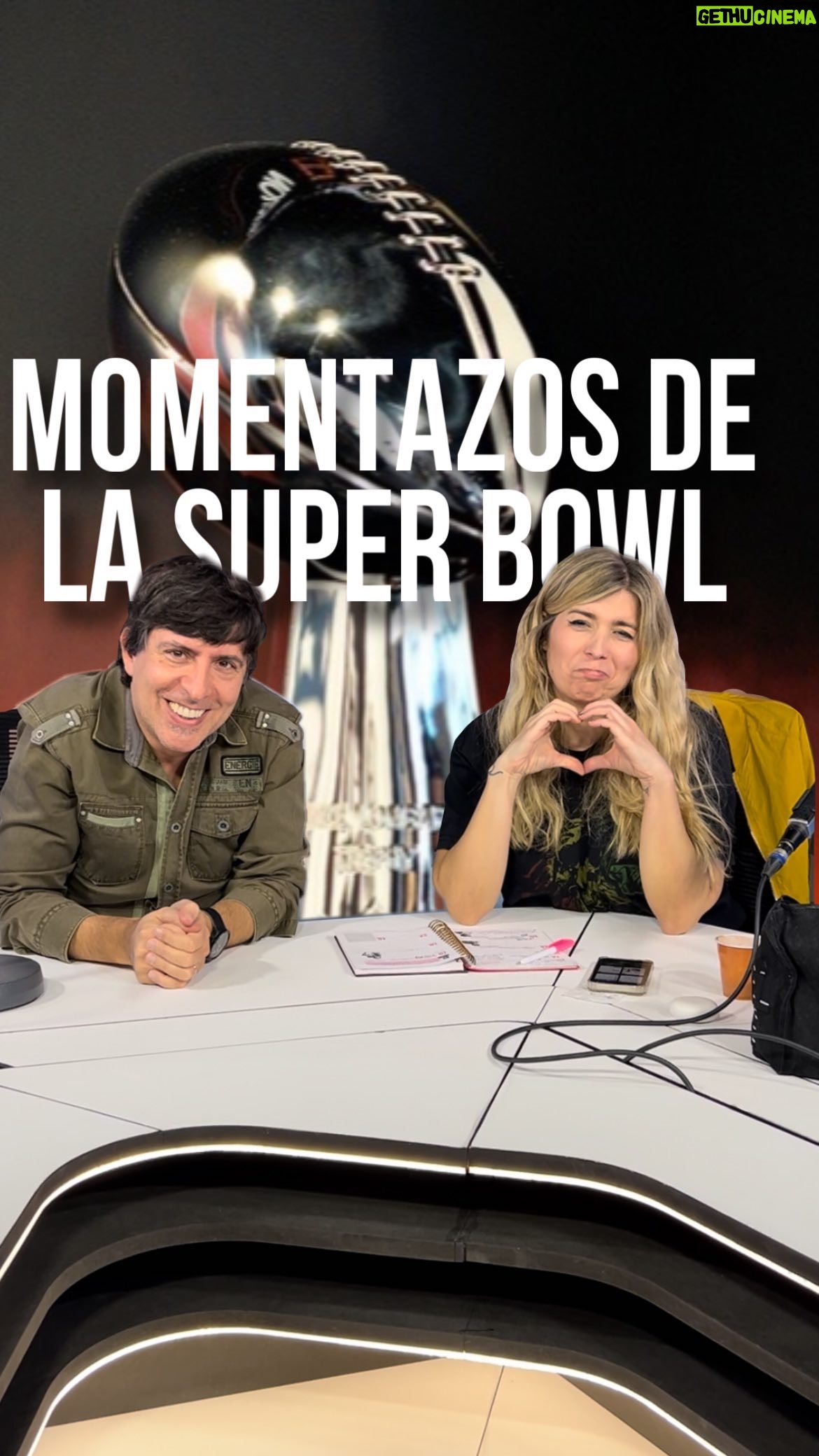 Cristina Boscá Instagram - Los MOMENTAZOS DE LA SUPER BOWL 🏈🏆 🍻 (Nuestro favorito es el último) #superbowl #taylorswift #lanadelrey #traviskelce #andaya #los40