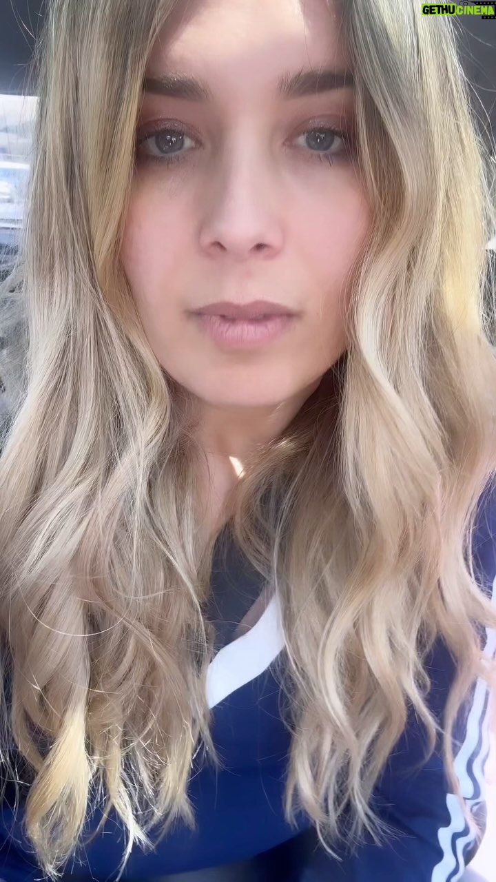 Cristina Boscá Instagram - La ilusión es lo último que se pierde… algún día me leeré ese libro… 😅