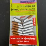 Cristina Pardo Instagram - A ver: este es el libro del que hablamos anoche en @elhormiguero. Tiene un centenar de ediciones, pero yo recomiendo éstas mas antiguas, porque van más al grano. Primero hace falta convicción y luego, el libro. Yo me lo leí dos veces seguidas y subrayé algunas cosas por si después de dejar de fumar, me entraban dudas. No las he tenido. El libro rebate tus excusas para no dejarlo y te da argumentos para hacerlo. También te explica cómo te vas a sentir físicamente. A mí me sirvió. Con respecto al temor a ganar peso, yo ya estaba con el nutricionista @pabloojedaj, pero lo que hice además fue hacer más deporte desde el primer día para ir notando las mejoras físicas de no fumar y utilizarlo como motivación. Espero que os sirva la información. Suerte a todos.