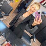 Cristina Pardo Instagram – Recibiendo clases de @nuriarocagranell para hacer fotos sin poner el móvil en toda la cara y sin que la cara parezca una torta de El Casar.