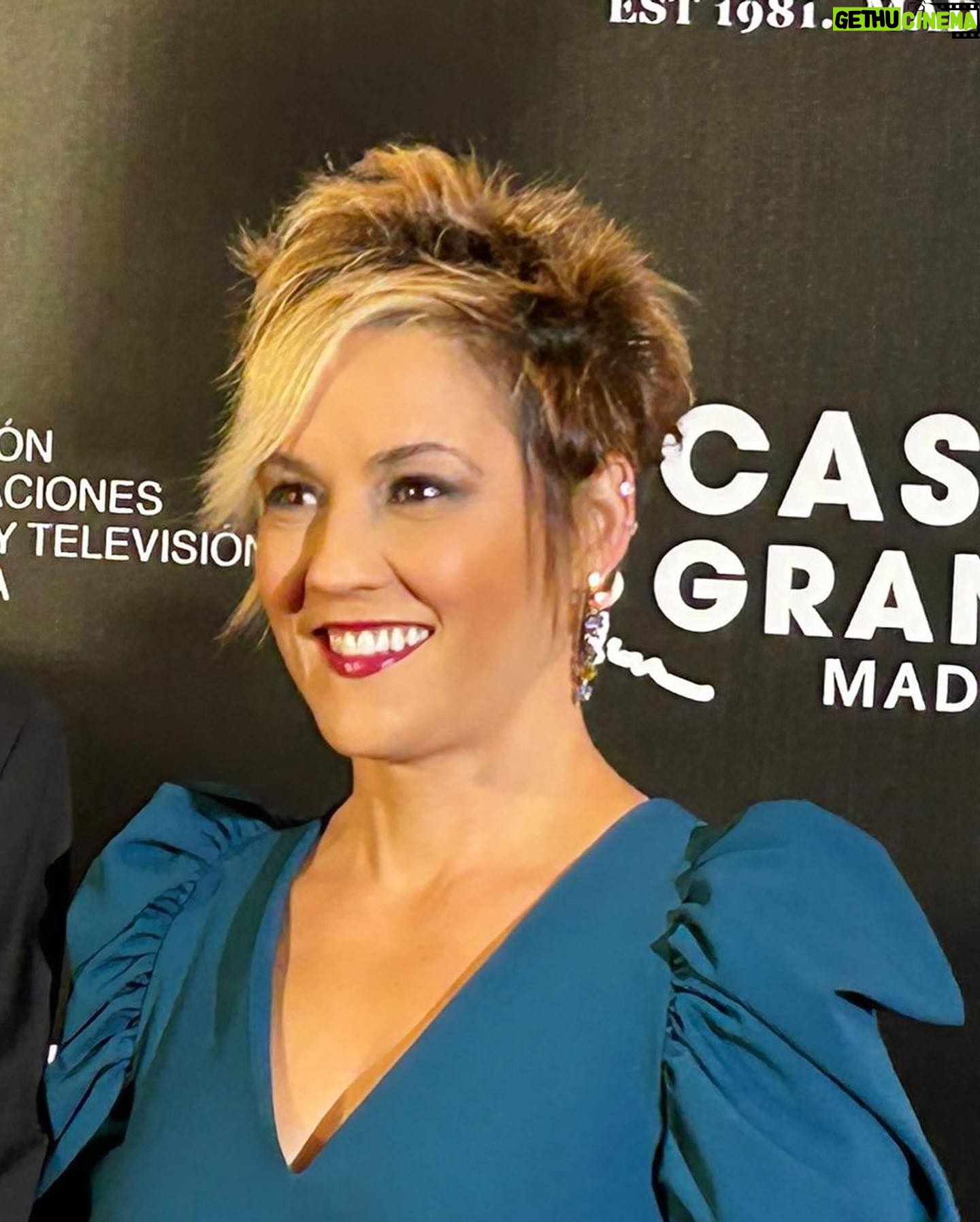 Cristina Pardo - 27.6K Likes - Gracias por la Antena de Oro y gracias por esta oportunidad. Gracias a los equipos con los que he trabajado y a todas las personas que me han ayudado a ser mejor.