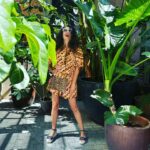 Cristina Rodríguez Torres Instagram - Pocos días pero intensos!!! Me encantaría tener un mes de vacaciones, pero como no podemos tener todo lo que deseamos, me conformo con disfrutar de este puente con la persona a la que amo😍 Mañana trabajo, estoy rodando dos proyectos maravillosos. Soy una afortunada!!!! @elitenetflix @respiranetflix #costumedesigner #diseñodevestuario #vivirrodando🎥