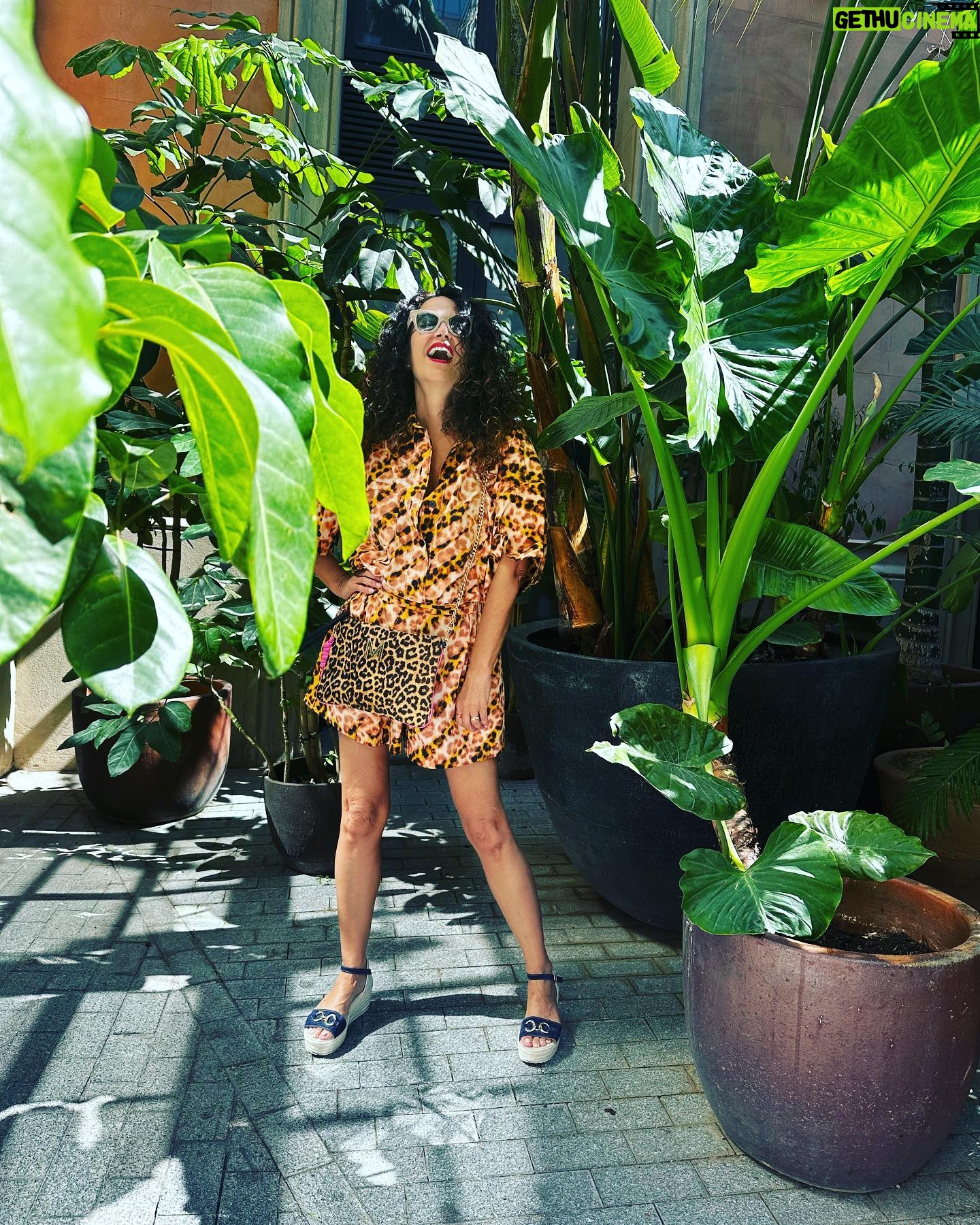 Cristina Rodríguez Torres Instagram - Pocos días pero intensos!!! Me encantaría tener un mes de vacaciones, pero como no podemos tener todo lo que deseamos, me conformo con disfrutar de este puente con la persona a la que amo😍 Mañana trabajo, estoy rodando dos proyectos maravillosos. Soy una afortunada!!!! @elitenetflix @respiranetflix #costumedesigner #diseñodevestuario #vivirrodando🎥