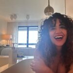 Cristina Rodríguez Torres Instagram - Llevo un día en el @hoteldonpepegm y me quiero quedar a vivir aquí!!!! 🙏 He llegado súper estresada y entre el personal del hotel y los tratamientos de @tachabeauty ya estoy relajadisima!!! 👏👏👏El pelo ondulado de la ultima foto me lo han hecho en @tachabeauty ❤️ Y es que es el 60 aniversario del HOTEL DON PEPE y el 30 aniversario de TACHA y para celebrarlo han creado un tratamiento de cuerpo y rostro que solo es para los clientes del Don Pepe. 👍Cuando he salido de dármelo creía que estaba en el paraíso!!! 😍por cierto, La novela que estoy leyendo me tiene atrapa, AVIADORA de @virllera_ 😍Que afortunada soy!!! Gracias @maribelverdu y @bellezaenvena por ser las más ideales del mundo ❤️❤️❤️❤️ @marina_verdu2 @verducarlota @aura_garrido @mirela_balic @nataliaverbeke