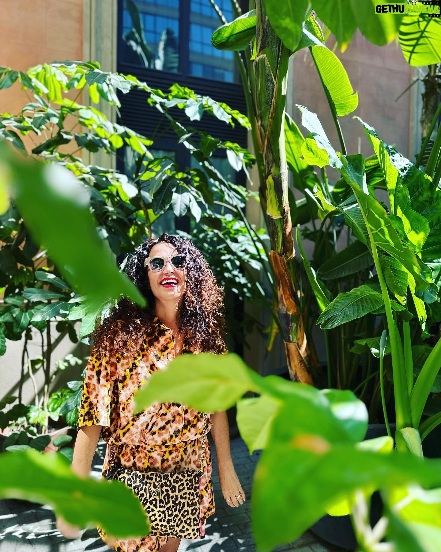 Cristina Rodríguez Torres Instagram - Pocos días pero intensos!!! Me encantaría tener un mes de vacaciones, pero como no podemos tener todo lo que deseamos, me conformo con disfrutar de este puente con la persona a la que amo😍 Mañana trabajo, estoy rodando dos proyectos maravillosos. Soy una afortunada!!!! @elitenetflix @respiranetflix #costumedesigner #diseñodevestuario #vivirrodando🎥