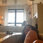 Cristina Rodríguez Torres Instagram - Llevo un día en el @hoteldonpepegm y me quiero quedar a vivir aquí!!!! 🙏 He llegado súper estresada y entre el personal del hotel y los tratamientos de @tachabeauty ya estoy relajadisima!!! 👏👏👏El pelo ondulado de la ultima foto me lo han hecho en @tachabeauty ❤️ Y es que es el 60 aniversario del HOTEL DON PEPE y el 30 aniversario de TACHA y para celebrarlo han creado un tratamiento de cuerpo y rostro que solo es para los clientes del Don Pepe. 👍Cuando he salido de dármelo creía que estaba en el paraíso!!! 😍por cierto, La novela que estoy leyendo me tiene atrapa, AVIADORA de @virllera_ 😍Que afortunada soy!!! Gracias @maribelverdu y @bellezaenvena por ser las más ideales del mundo ❤️❤️❤️❤️ @marina_verdu2 @verducarlota @aura_garrido @mirela_balic @nataliaverbeke