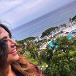 Cristina Rodríguez Torres Instagram - Llevo un día en el @hoteldonpepegm y me quiero quedar a vivir aquí!!!! 🙏 He llegado súper estresada y entre el personal del hotel y los tratamientos de @tachabeauty ya estoy relajadisima!!! 👏👏👏El pelo ondulado de la ultima foto me lo han hecho en @tachabeauty ❤️ Y es que es el 60 aniversario del HOTEL DON PEPE y el 30 aniversario de TACHA y para celebrarlo han creado un tratamiento de cuerpo y rostro que solo es para los clientes del Don Pepe. 👍Cuando he salido de dármelo creía que estaba en el paraíso!!! 😍por cierto, La novela que estoy leyendo me tiene atrapa, AVIADORA de @virllera_ 😍Que afortunada soy!!! Gracias @maribelverdu y @bellezaenvena por ser las más ideales del mundo ❤️❤️❤️❤️ @marina_verdu2 @verducarlota @aura_garrido @mirela_balic @nataliaverbeke