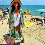 Cristina Rodríguez Torres Instagram - Me gustan mucho las playas de ciudad, sobre todo la de Bogatell👍 Me encanta sentir la multiculturalidad en cada rincón de Barcelona. Gente de distintas razas, nacionalidades, colores, religiones, juntas sin prejuicios y sin conflictos. Esta es la vida que quiero y el mundo que quiero.❤️ @lolacasademunt #barcelona #bogatell #playa #platja #cristira #love