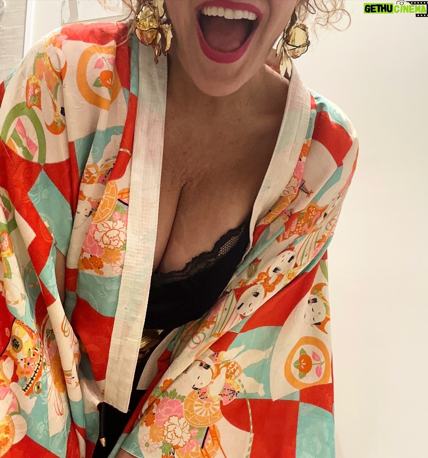 Cristina Rodríguez Torres Instagram - Amo los kimonos!!! Y éste es muy cómodo y fácil de llevar @amoreseternosvintage 👏👏👏 @youte_festival