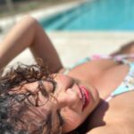 Cristina Rodríguez Torres Instagram - Sabéis que mi Maridito y yo no vivimos juntos, Y ahora se complica la ecuación: Maridito vive en Mallorca 🫣Aquí estoy, en su casita!!!! ❤️❤️En una de las fotos está nadando: mujer con hombre al fondo🙄 Y el amor es así, no tiene kilómetros que lo pare. Te amo Maridito😍 #mallorca