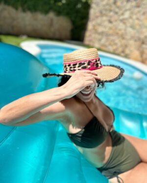 Cristina Rodríguez Torres Instagram - Sábado, sabadete!!! @lolacasademunt @dolorescortesswimwear #piscina #love #verano #descanso