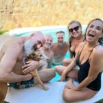 Cristina Rodríguez Torres Instagram - No hace falta tener vacaciones para disfrutar del verano❤️❤️❤️ @martamouresilva @alonsoarruti @jesus.medina.tirado @dolorescortesswimwear