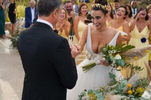 Cristina Rodríguez Torres Instagram - Hace poco leí que las parejas que mostraban su amor constantemente en redes es porque su relación no tiene una gran salud y solo quieren mostrar lo que les gustaría ser y no son. Yo no suelo hablar aquí demasiado de mi relación pero, hoy hace dos años que nos casamos y quiero contaros y compartir con todos vosotr@s el amor que nos tenemos. Tengo mucha suerte en la vida por muchas cosas, pero una de ellas es tener a mi maridito a mi lado y que seamos independientes, que nos apoyemos, que nos deseemos, que nos riamos… Gracias Raul, eres mi luz y mi gran compañero de viaje.❤️ Te amo ❤️❤️ @deletwacounteren @amalgama_fotografia_bodas @lascamelias @mariajesusysuacordeonoficial @bettogarcia_ @marquesmontemolar @annloevents @beautycaravan_forevents @manumoreno75