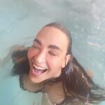 Cristina Rodríguez Torres Instagram - Este fin de semana toca NO HACER NADA DE NADA, solo disfrutar!!!! 😍#piscina #sol #cercademadrid #cristira #superlove #maridito #bikini