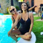 Cristina Rodríguez Torres Instagram - No hace falta tener vacaciones para disfrutar del verano❤️❤️❤️ @martamouresilva @alonsoarruti @jesus.medina.tirado @dolorescortesswimwear
