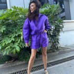 Cristina Rodríguez Torres Instagram - Este es mi look televisivo!!! Hemos hablado de Betín Osborne y yo he decidido vestirme de morado @asieslavidatele @sandrabarneda @telecincoes #programadeverano #mujeres @cuarzotv #amigos #madrid #morado
