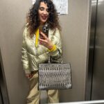 Cristina Rodríguez Torres Instagram - Por ahora el lunes va bien!!! @furla #love #lunes