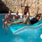 Cristina Rodríguez Torres Instagram - Os amo amigos!!!! @martamouresilva @alonsoarruti @jesus.medina.tirado #amigos #love #cristira @dolorescortesswimwear
