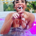 Cristina Rodríguez Torres Instagram - Pocos días pero intensos!!! Me encantaría tener un mes de vacaciones, pero como no podemos tener todo lo que deseamos, me conformo con disfrutar de este puente con la persona a la que amo😍 Mañana trabajo, estoy rodando dos proyectos maravillosos. Soy una afortunada!!!! @elitenetflix @respiranetflix #costumedesigner #diseñodevestuario #vivirrodando🎥