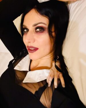 Cristina Scabbia Instagram - Naughty, naughty Hand.