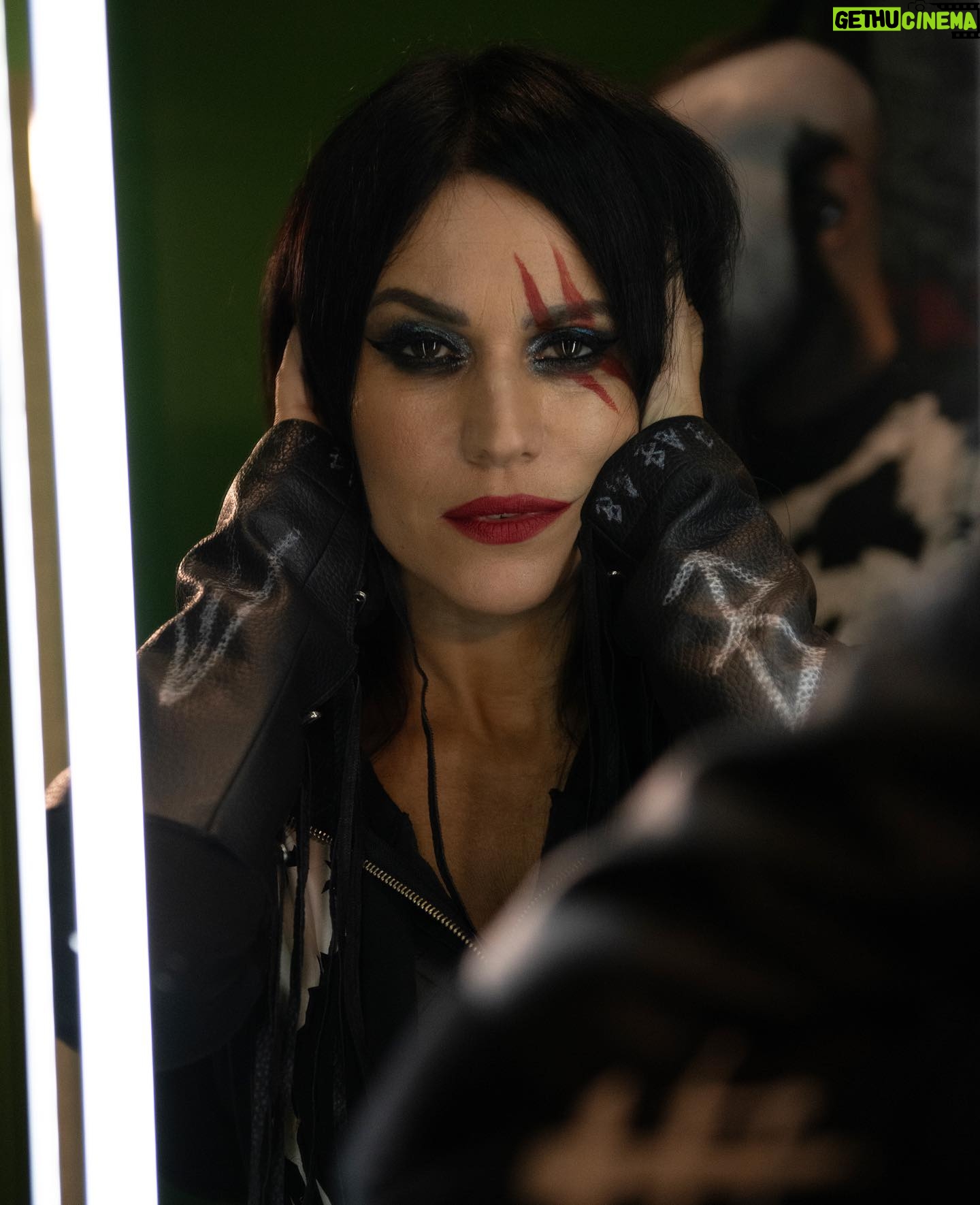 Cristina Scabbia Instagram - Give a title to this candid unedited shot by @silviapaveri !