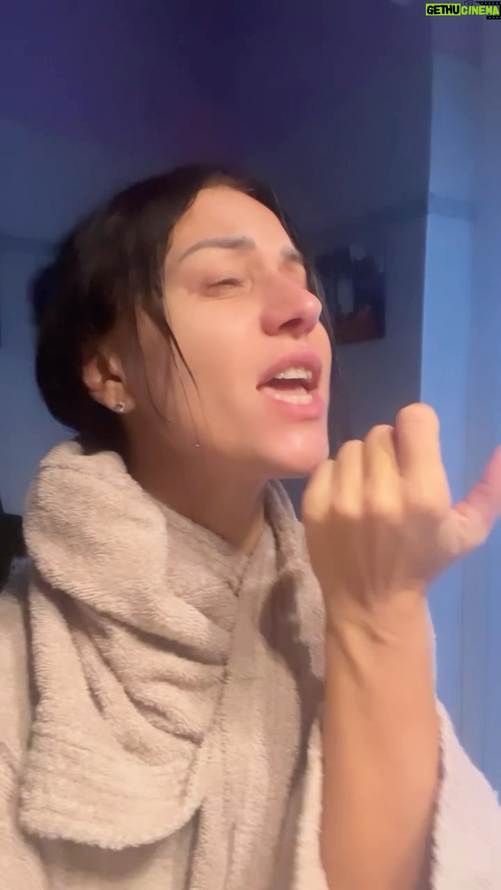 Cristina Scabbia Instagram - Metalheads behind curtains 😂 What’s the tune that gets you going?