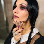 Cristina Scabbia Instagram – Naughty, naughty Hand.