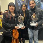 Cristina Scabbia Instagram – In ordine sparso ecco dei momenti stupendi che mi faranno ricordare questa edizione di @milangamesweek per sempre.
Grazie amici di @monsterenergy per essere sempre il porto sicuro, la Famiglia vera 💚 ed a tutte le persone incredibili che vedete in queste foto, che in un modo o nell’altro (e senza saperlo) arricchiscono e di molto la mia esistenza.
Credo nelle belle energie e ne ho fatto il Pieno.
Grazie alla gang di @crossoveruniversonerd (sempre sul pezzissimo!) 🖤
Grazie a @aspinkasalexa e @paolapennygigliotti instancabili fotografe.
Ovviamente kudos ai miei fratelli e compagni di merende nei @lacunacoilofficial , @andrea_ferro_official e @maki , con voi é sempre tutto più bello!
A tutti gli amici che non ho potuto abbracciare per mancanza di tempo per tutti noi (@_mdk7_ , @cydonia_pm , @robertdenitro , @enkkgram, @simonepanetty @kurolily @mike.of.the.desert @foxxett @gabriele_anakin and many more) e con i quali non ho fatto una foto ricordi causa esaltazione del momento (vero @fadahxc @real_barlow @cavernadiplatone @kodomolive @studytme_  @mogucosplay e tanti altri🥹?) ci vediamo super presto e vi vojo bene assai!
Ultimo ma non ultimo grazie a @chris.vidarr che sopporta questa piccola pazzoide nera (e che mi riempie il cuoricino).
Ho ancora un botto di roba da postare quindi preparatevi 🤣