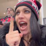 Cristina Scabbia Instagram - Recap (da guardare fino alla fine) di una S erata davvero top a San Siro a supportare il @acmilan insieme ad @andrea_ferro_official @liviocantagallo e @marco_giannatiempo ♥️🖤 Portare a casa la vittoria con un bel 3 a 0 sul Rennes é stato seriamente emozionante… da rifare! Grazie mille a @efootball e @konami_ita per il graditissimo invito ed il trattamento super! Forza Milan! E voi, per che squadra tifate? #sempremilan #konami #eFootball #invitedby