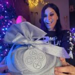 Cristina Scabbia Instagram – Glad that @playstationit chose @makeawishitalia for this special gift 🎄
Hope you guys are having happy holidays so far… if you don’t, remember you are never alone 🖤
(Scroll for @chris.vidarr photobomb)