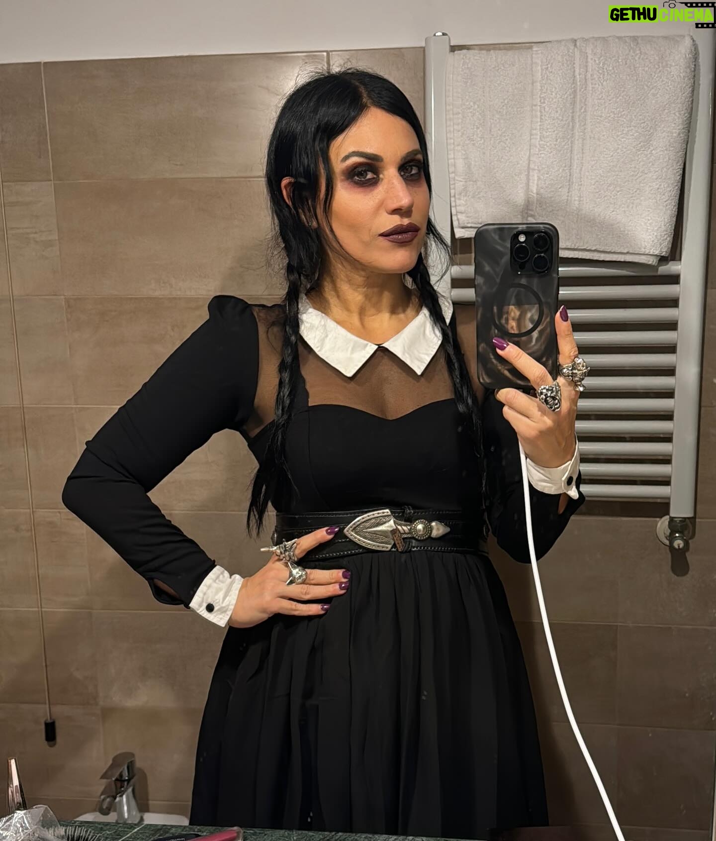 Cristina Scabbia Instagram - Weeks full of new music , creativity, projects. The US tour starts soon, are you coming?