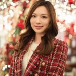 Crystal Fung Instagram - 20231224 星星們在積攢著光芒， 點綴著聖誕樹，也點亮了夜的深淵。 世間所有絢爛美好，都在這平安夜一同熠熠生輝。 節日，不單是禮物的交換， 更是提醒我們愛與被愛❤️ Merry Christmas🎄 Makeup & Hair by @kayowang