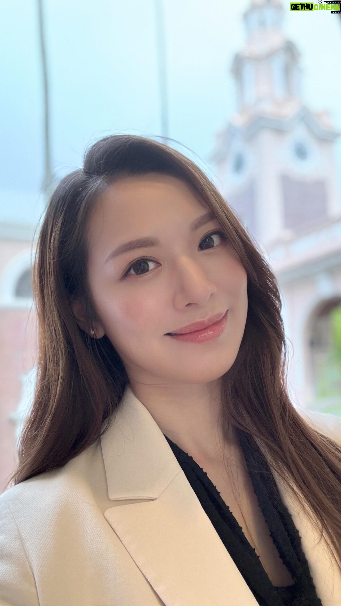 Crystal Fung Instagram - 在HKU的最後一課圓滿結束💖 這段日子,工作與讀書的雙重生活, 雖然忙碌,但每一步都充滿意義。 荀子曰:「學不可以已」。 將學習融入生活,讓自己不斷成長。 學無止境💪🏻
