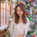Crystal Fung Instagram – 20231226
Happy Boxing Day💝

Makeup & Hair : @kayowang 
Outfit : @pamycarie